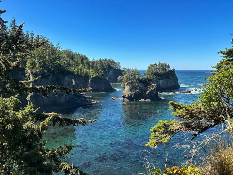 Pacific Northwest sea stacks and cliffs surrounded by aquamarine water