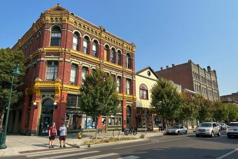 7 BEST Towns Near Olympic National Park Worth Visiting!